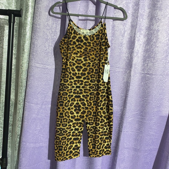 Stylish Short Jumpsuit - Picture 4 of 4